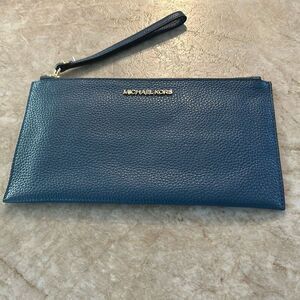 Michael Kors Large Set Jet Leather Wristlet